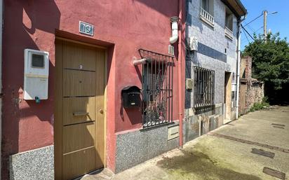 Vista exterior de Pis en venda en Mieres (Asturias) amb Calefacció