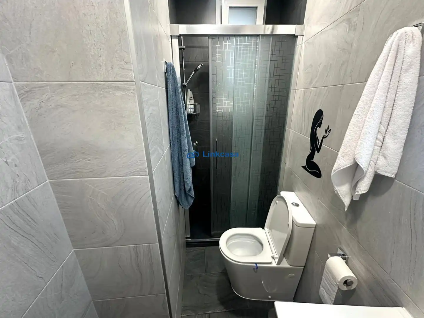 Bathroom of Flat for sale in Madrid