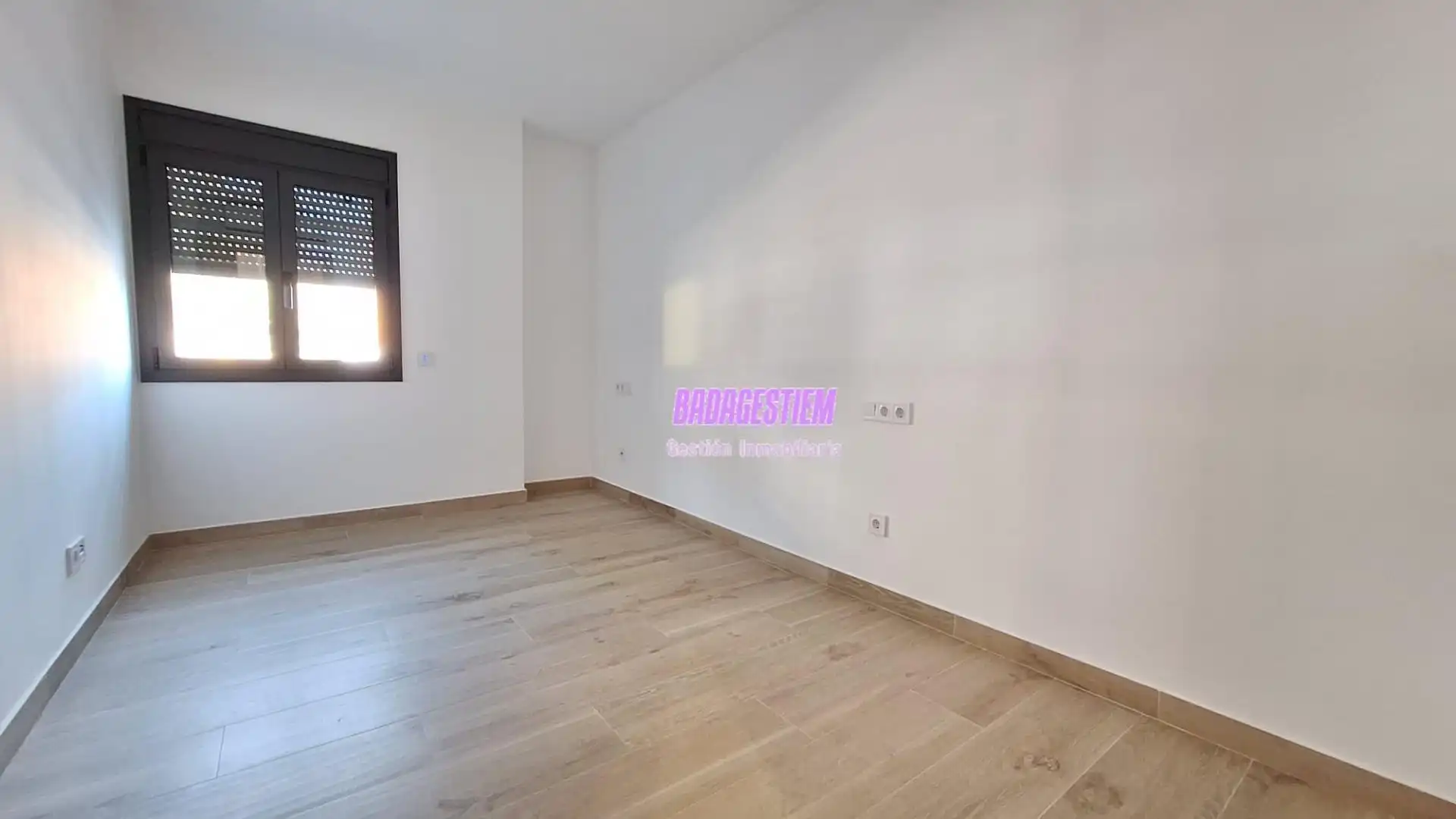 Bedroom of Flat for sale in Badalona  with Air Conditioner and Alarm