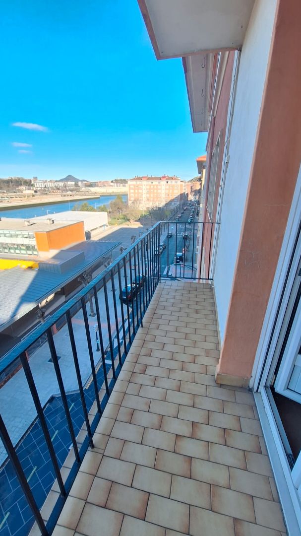 Terraza de Piso en venta en Bilbao  con Calefacción, Trastero y Balcón