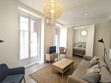 Piso con balcón en venta en Calle de Moratín