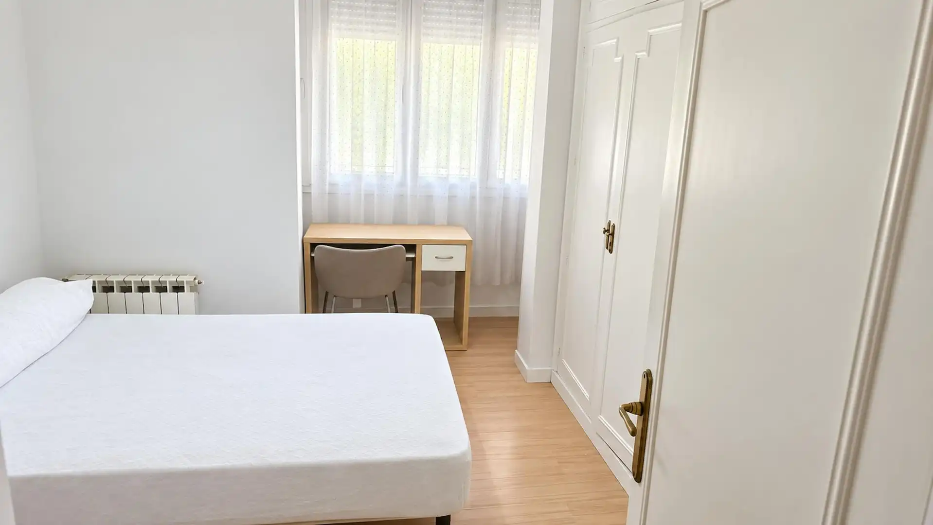 Schlafzimmer von Wohnung zur Miete in Madrid mit Heizung, Möbliert und Waschmaschine