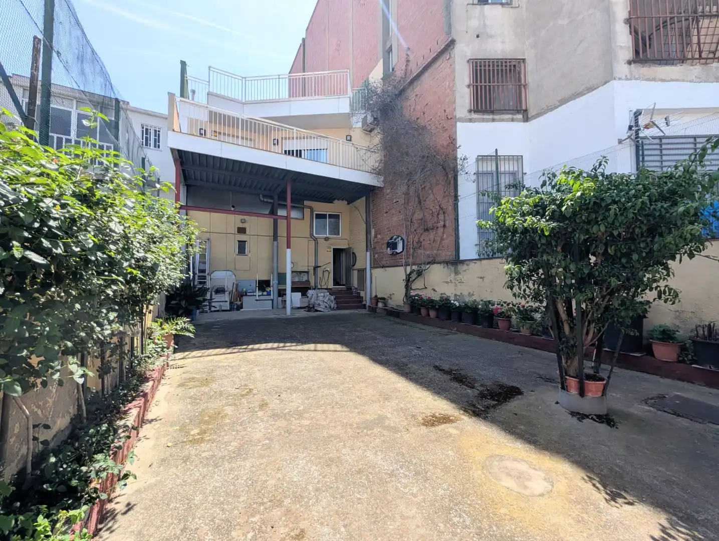 Vista exterior de Casa o chalet en venta en Santa Coloma de Gramenet con Aire acondicionado, Calefacción y Parquet