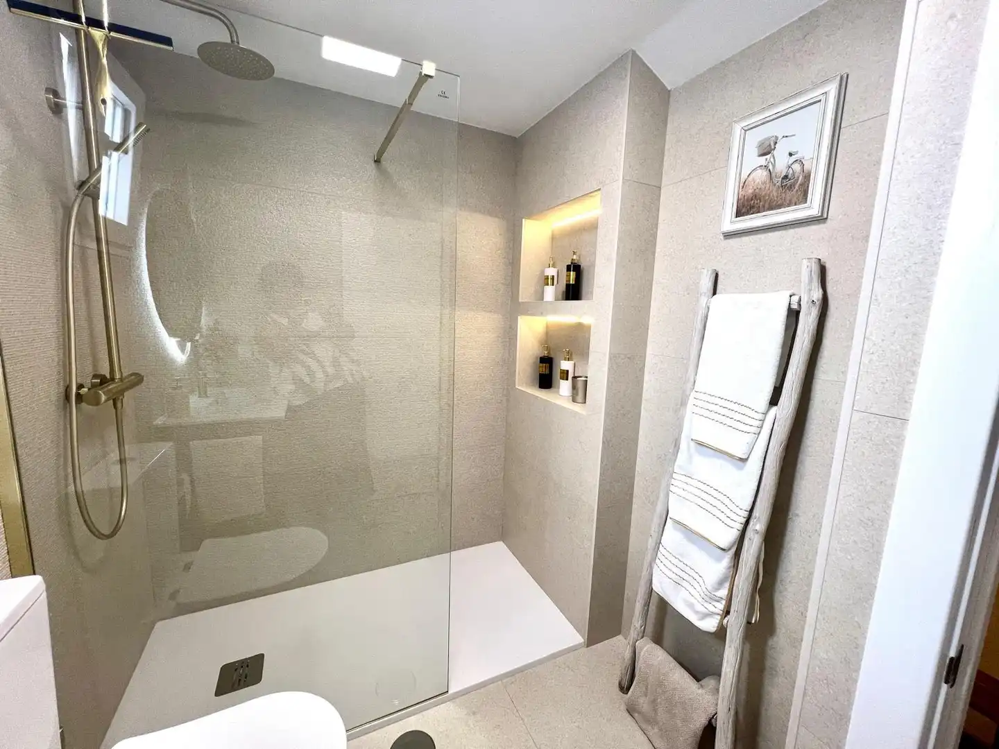Bathroom of Houses for rent in Plasencia  with Air Conditioner, Furnished and Balcony