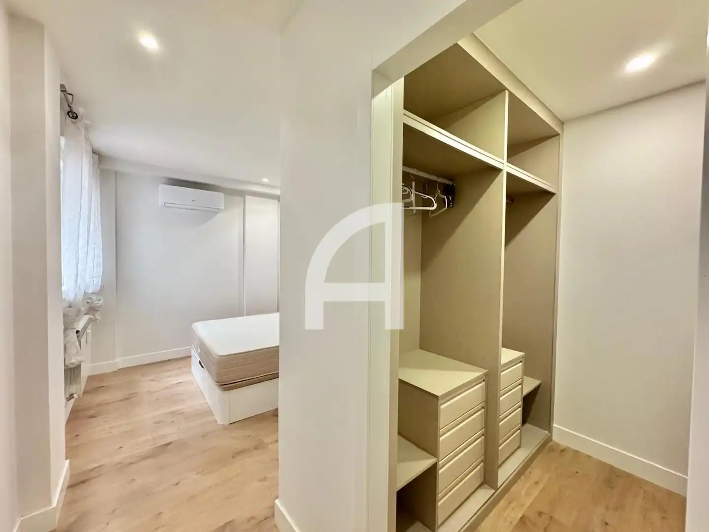 Bedroom of Flat for share in Madrid  with Air Conditioner, Heating and Furnished