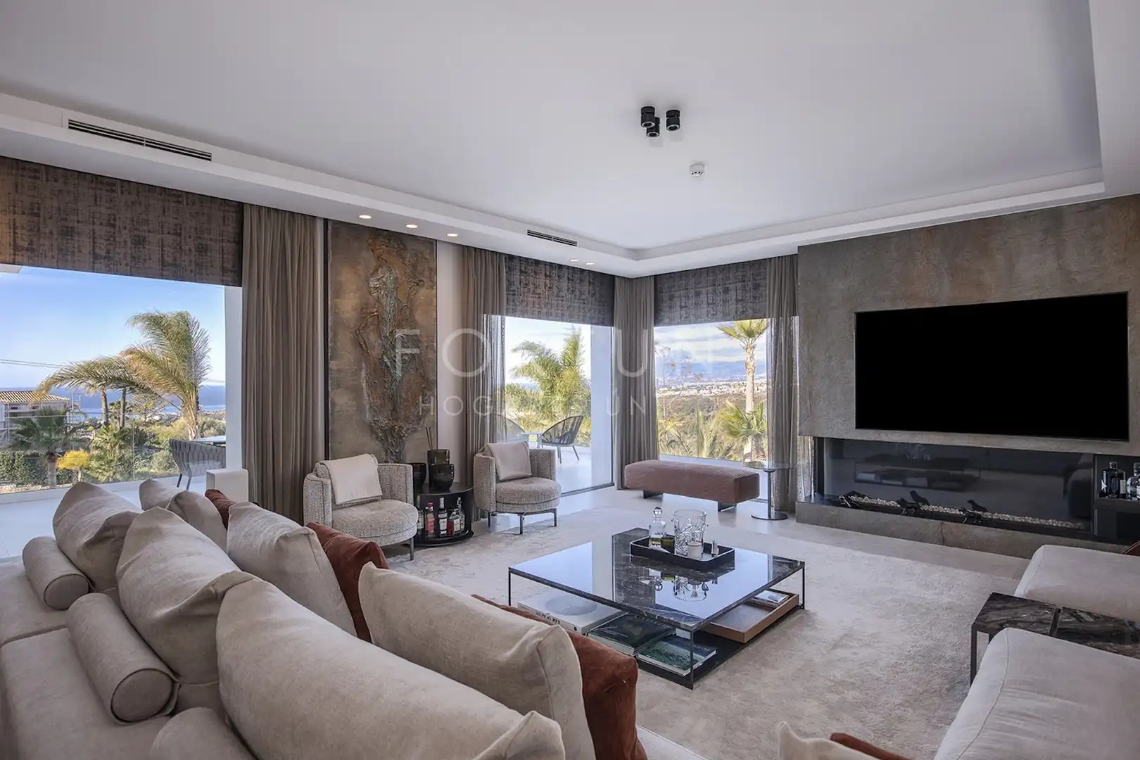 Sala de estar de Casa o chalet en venta en Marbella con Aire acondicionado, Calefacción y Jardín privado
