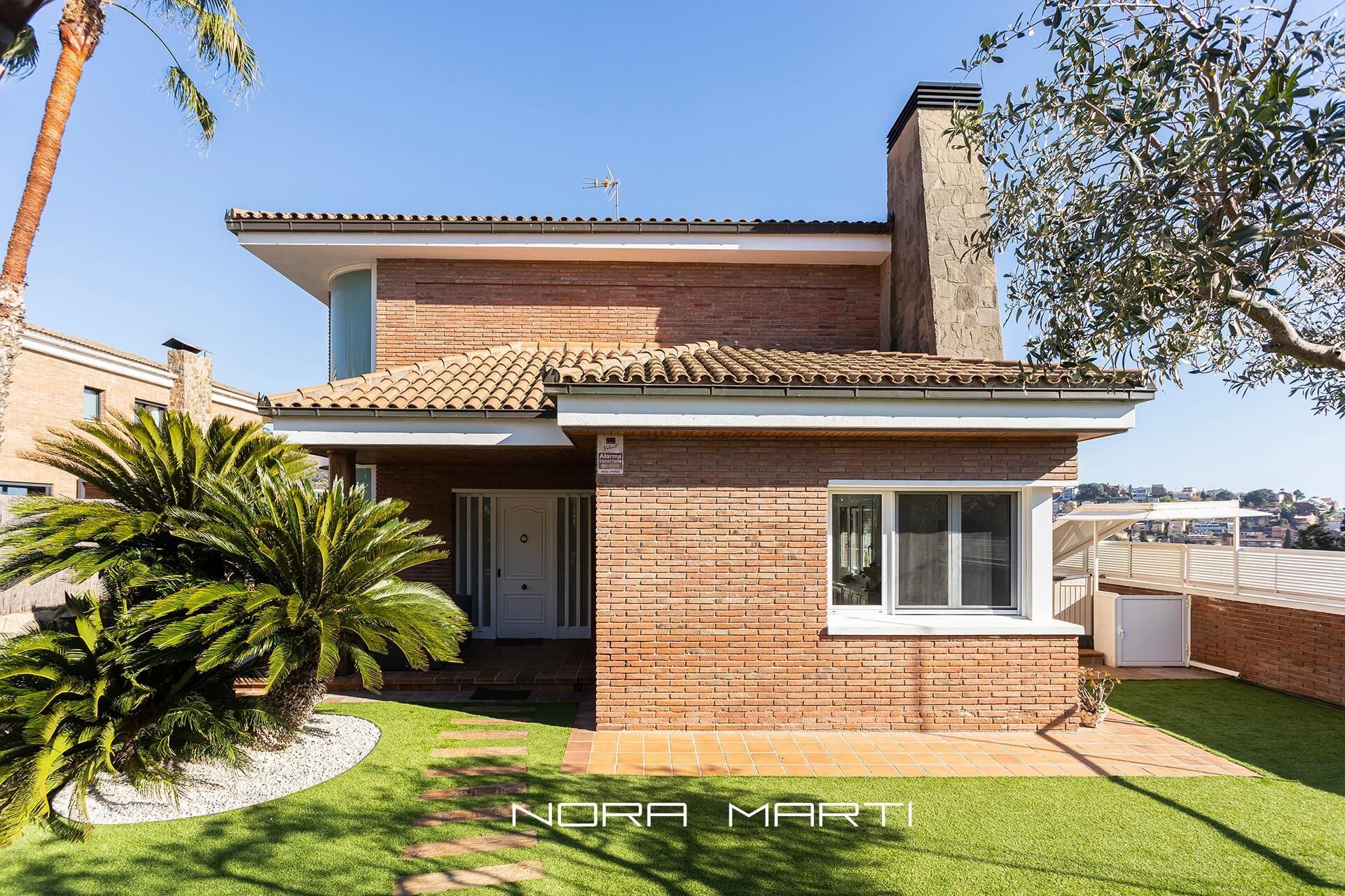 Vista exterior de Casa o chalet en venta en Sant Just Desvern con Jardín privado, Terraza y Piscina