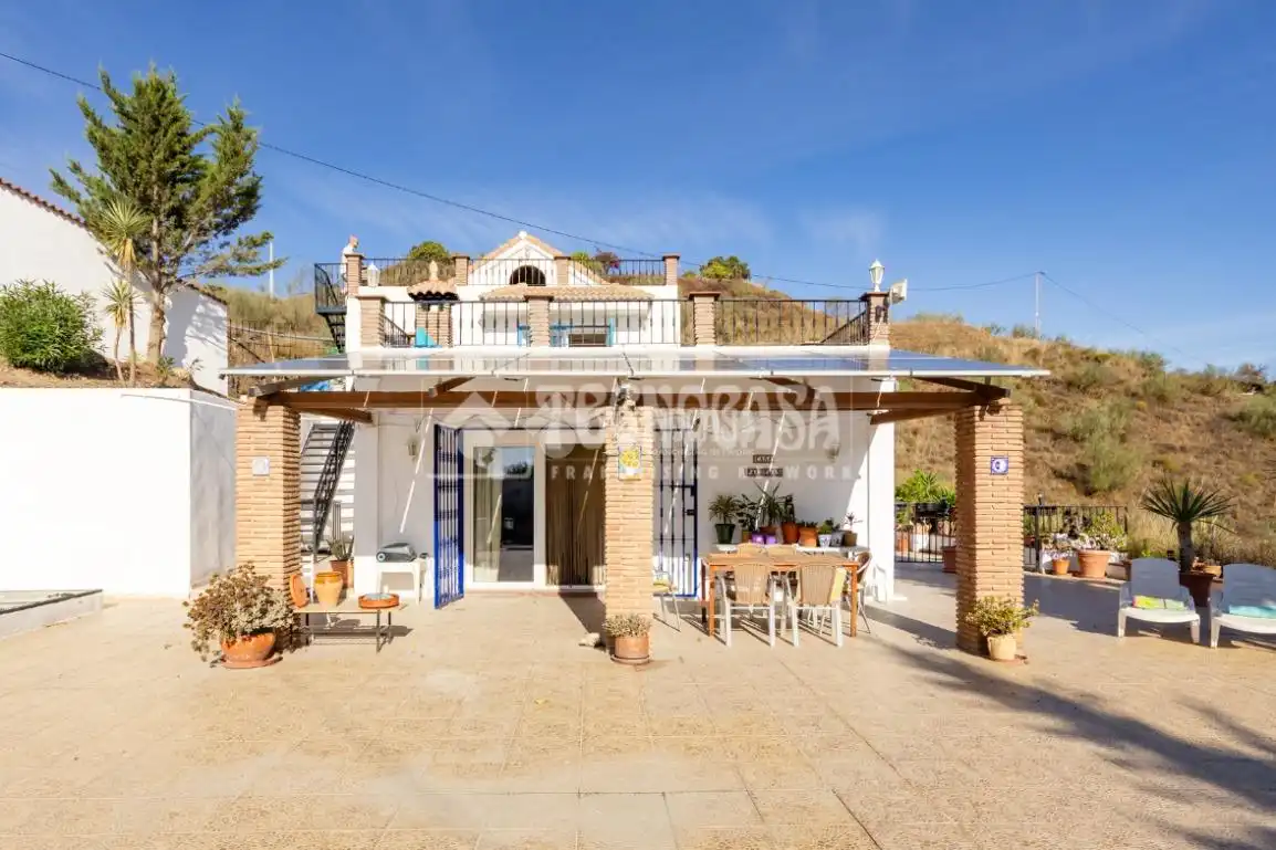 Exterior view of Country homes for sale in Iznate, Málaga