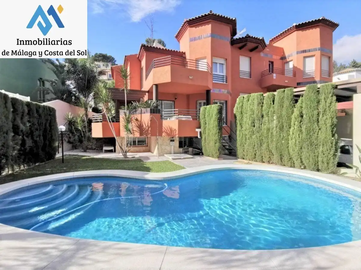 Abitazione con piscina in vendita a Calle Manuel Barbadillo