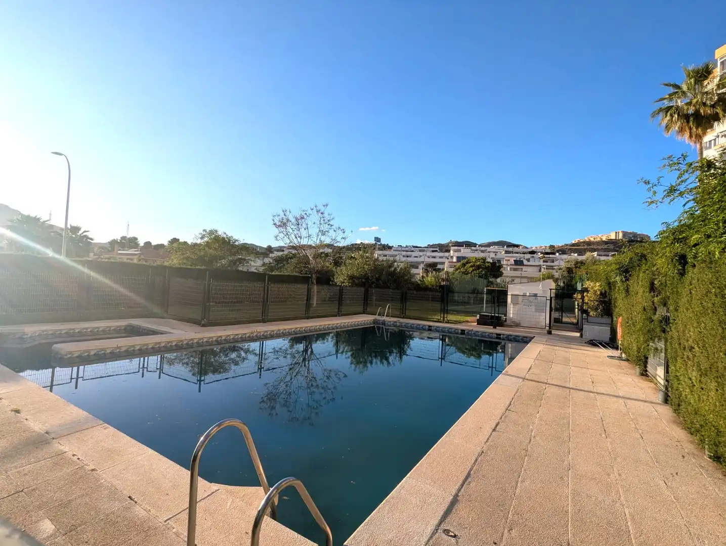 Schwimmbecken von Wohnung zum Verkauf in Rincón de la Victoria mit Klimaanlage, Terrasse und Möbliert