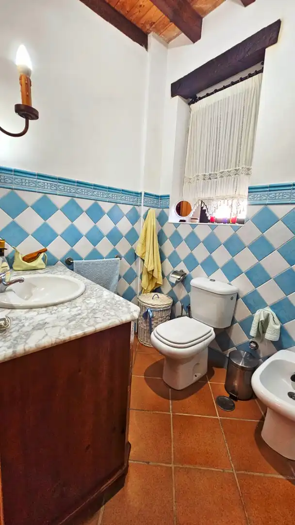 Baño de Casa o chalet en venta en El Castillo de las Guardas con Aire acondicionado, Jardín privado y Terraza