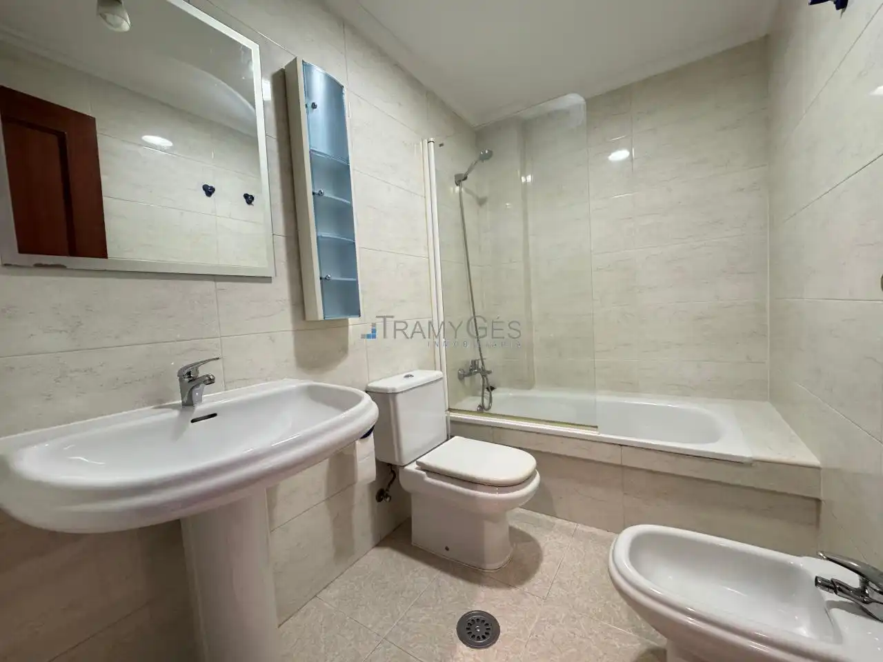 Bany de Apartament en venda en Vigo  amb Calefacció, Parquet i Traster
