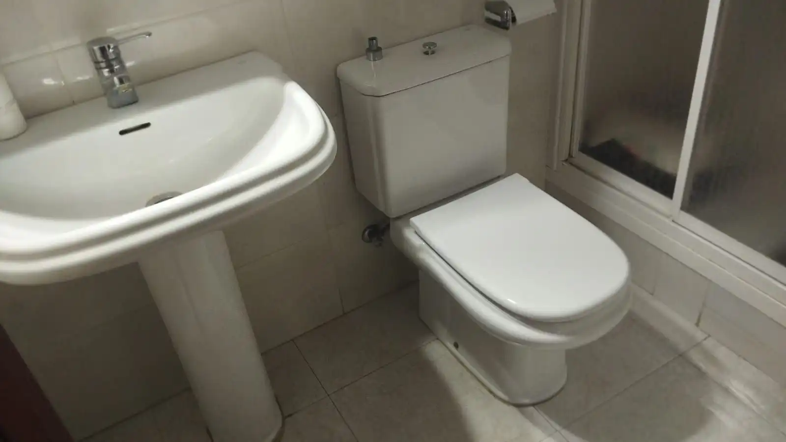 Badezimmer von Haus oder Chalet zum Verkauf in Vilanova i la Geltrú mit Heizung, Privatgarten und Terrasse