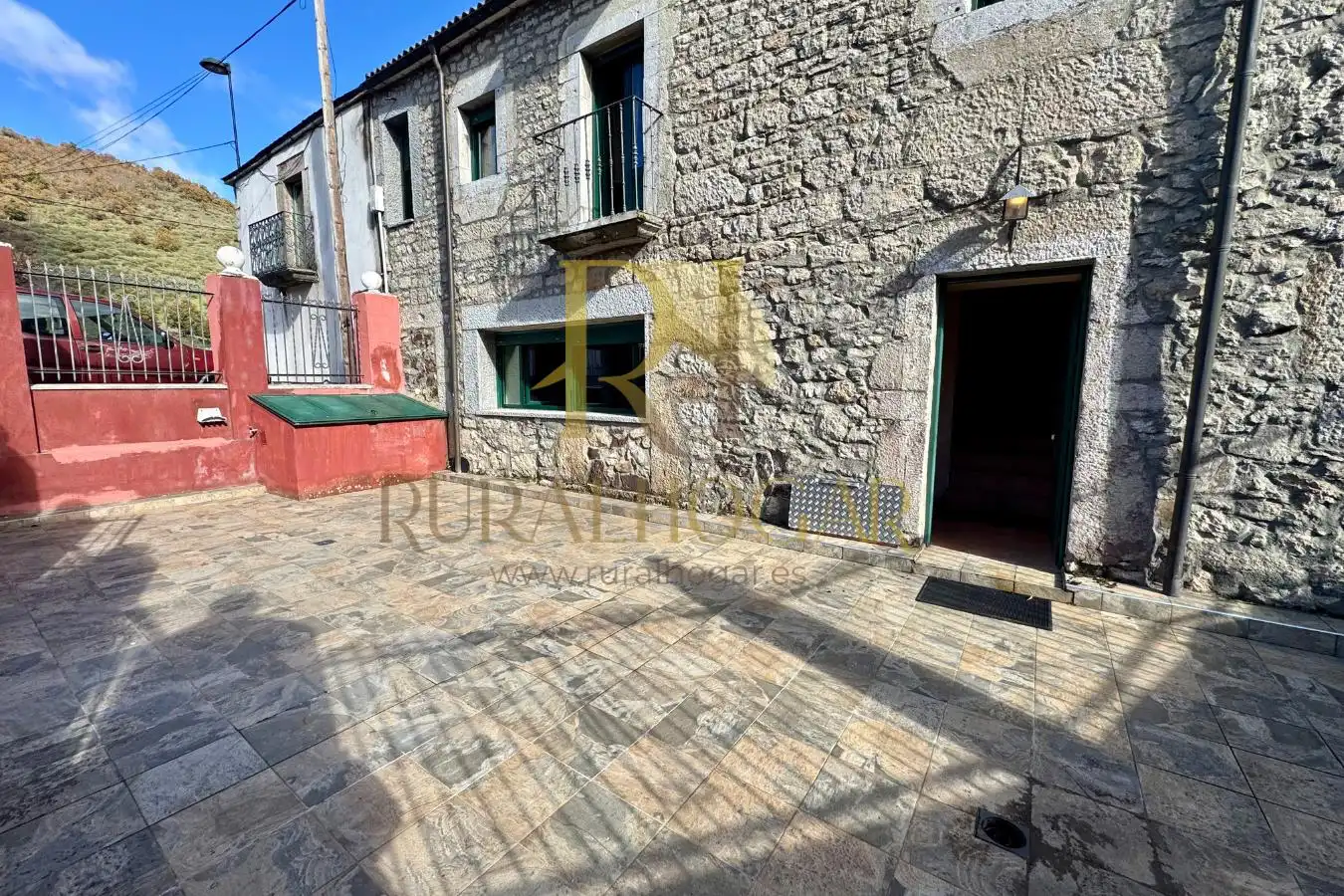 Detached homes for sale in Carretera Bayos, 1, Cabrillanes