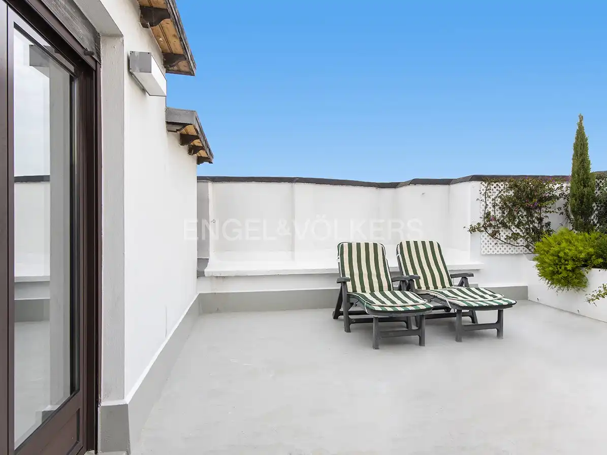 Terraza de Ático en venta en Gijón  con Calefacción, Parquet y Terraza