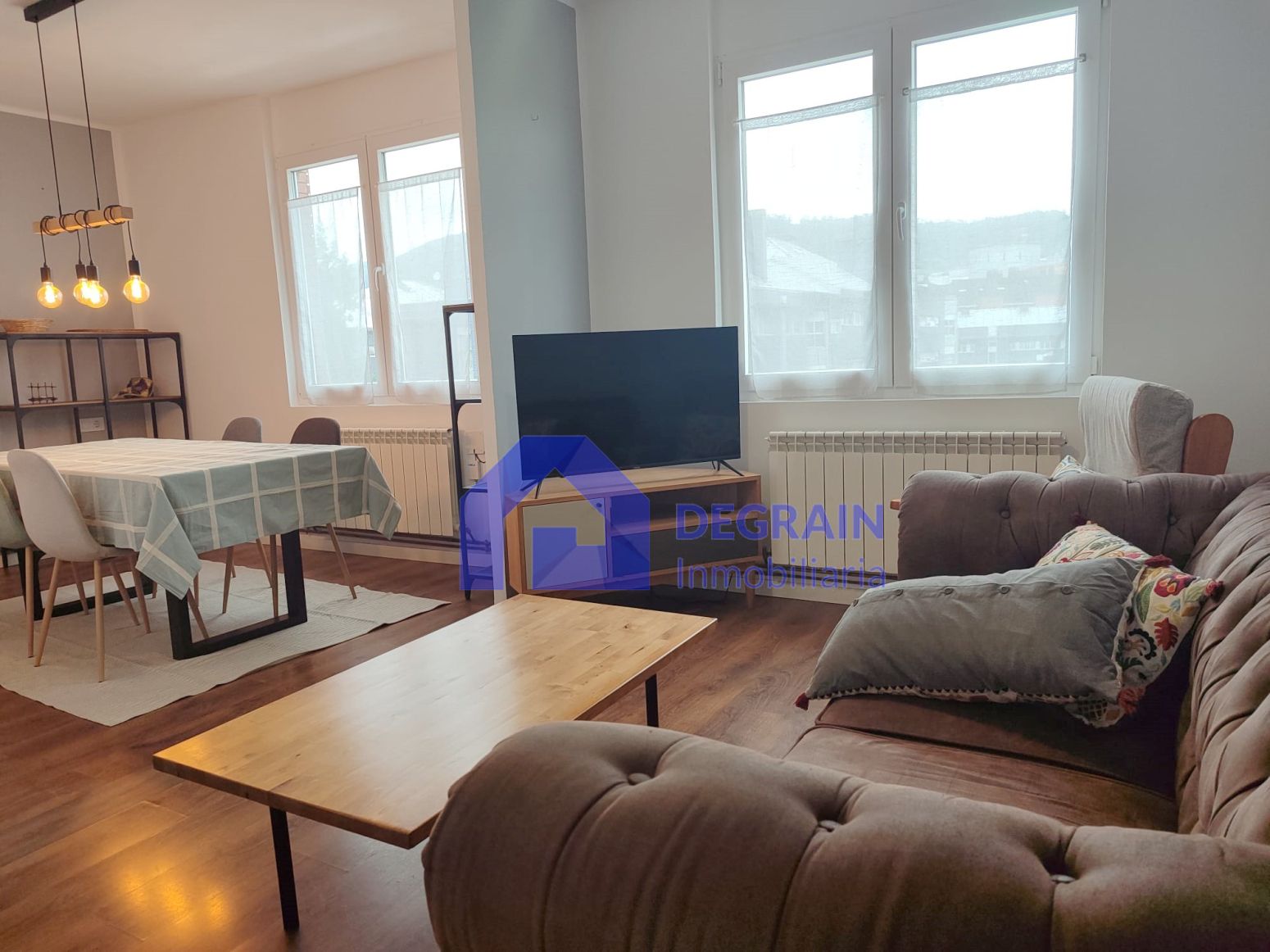 Sala d'estar de Pis en venda en Oviedo  amb Calefacció i Balcó