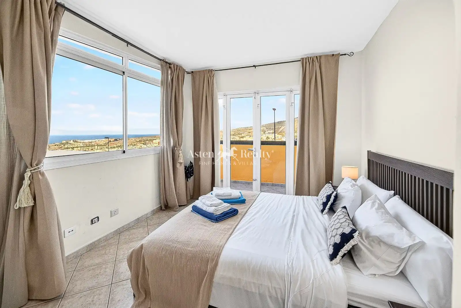 Habitación de Apartamento en venta en Adeje con Terraza, Piscina y Amueblado