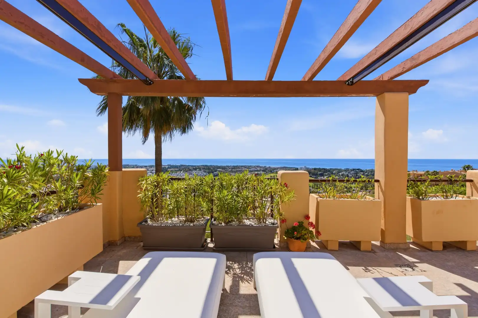 Penthouse with pool for sale in El Paraíso