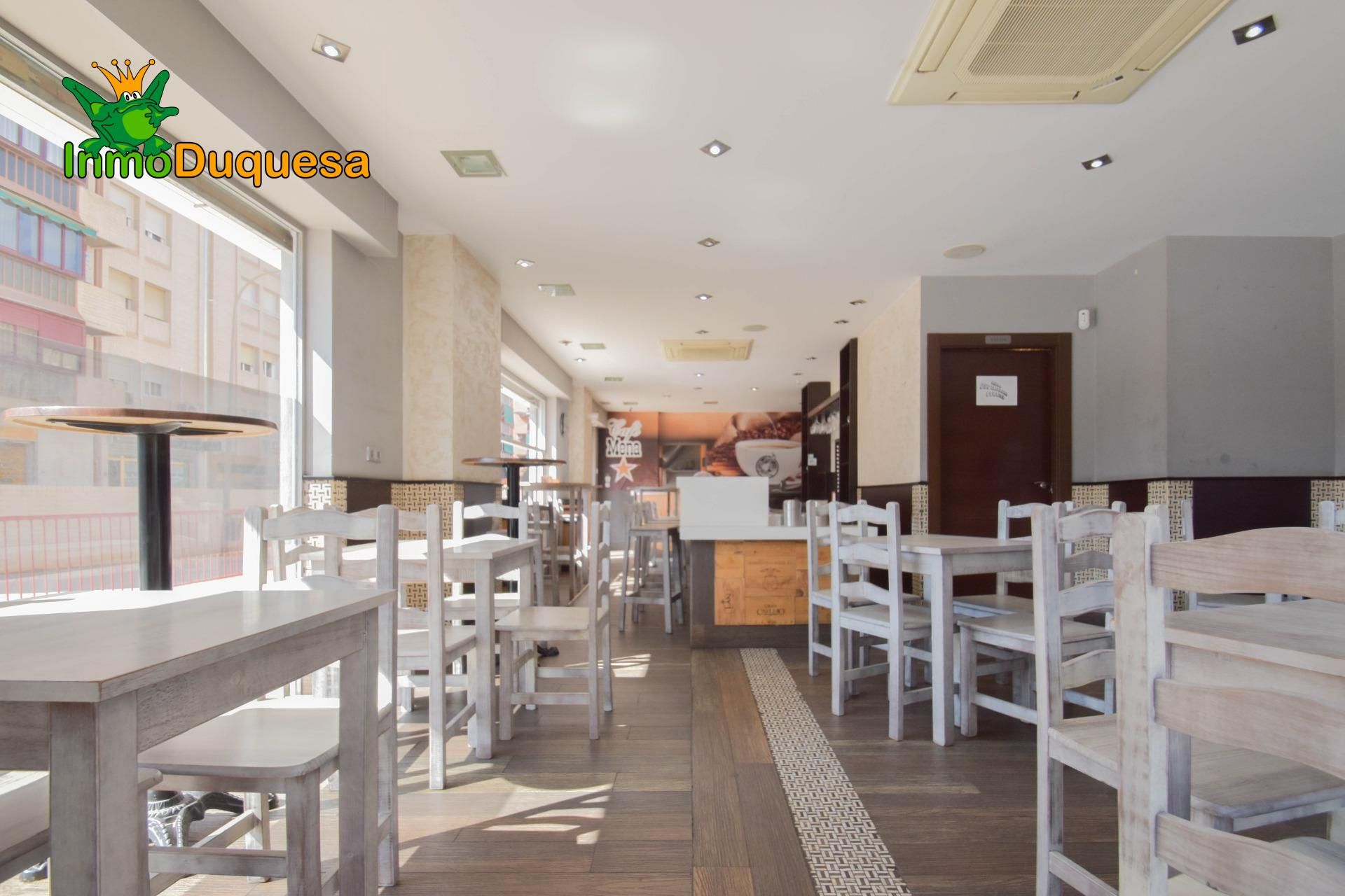Premises for sale in  Granada Capital  with Air Conditioner
