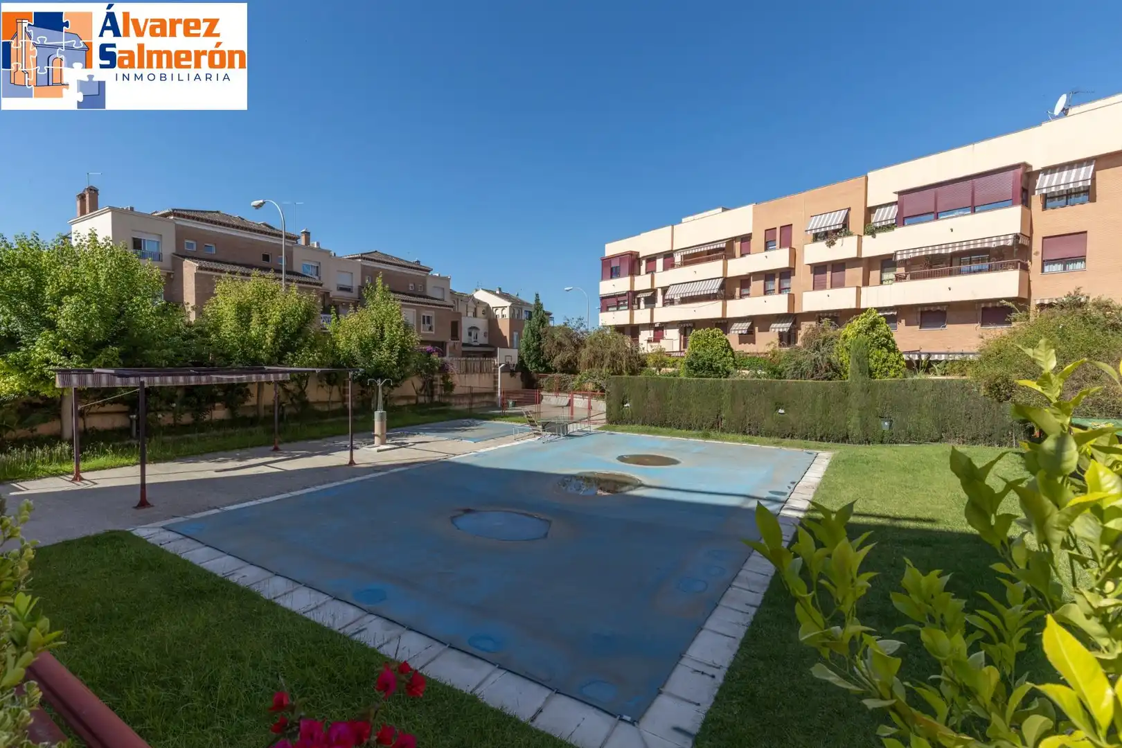 Jardí de Pis de lloguer en Granada amb Calefacció, Terrassa i Piscina comunitària