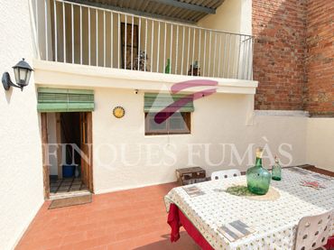 Casa amb balcó en venda a Carrer Centre