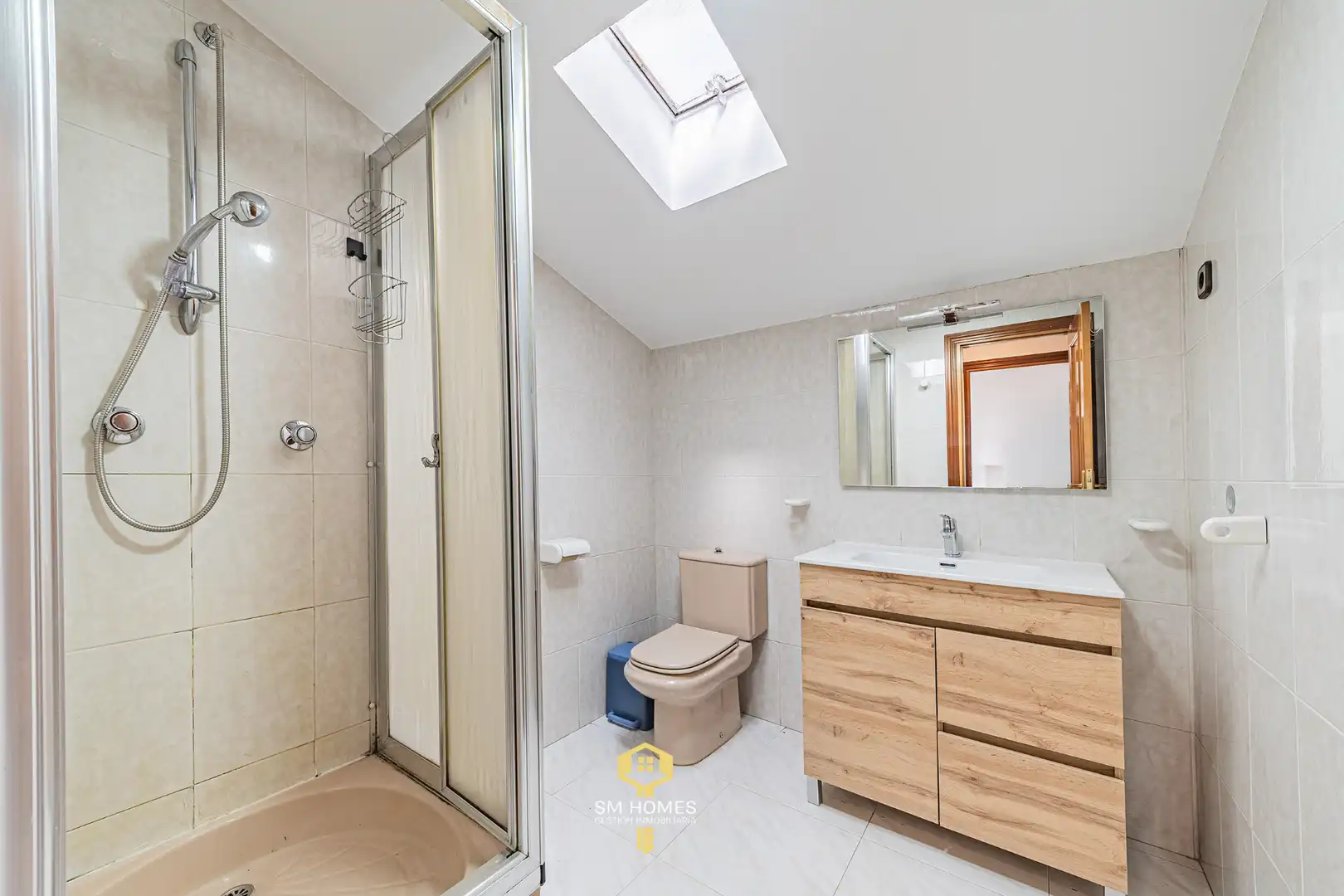 Bathroom of Attic for sale in San Fernando de Henares  with Air Conditioner, Heating and Terrace