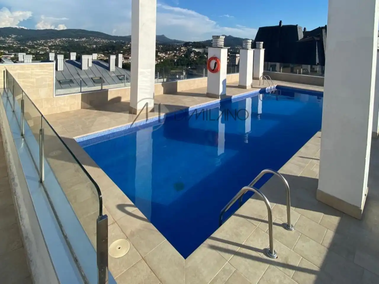Piscina de Pis en venda en Vigo  amb Calefacció, Piscina i Piscina comunitària