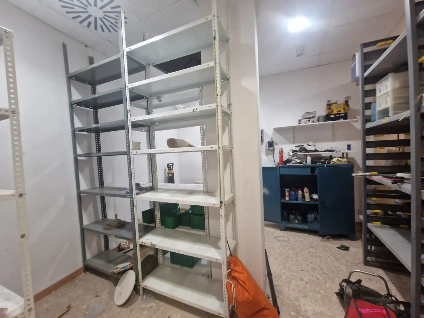 Local en venta en Sant Boi de Llobregat