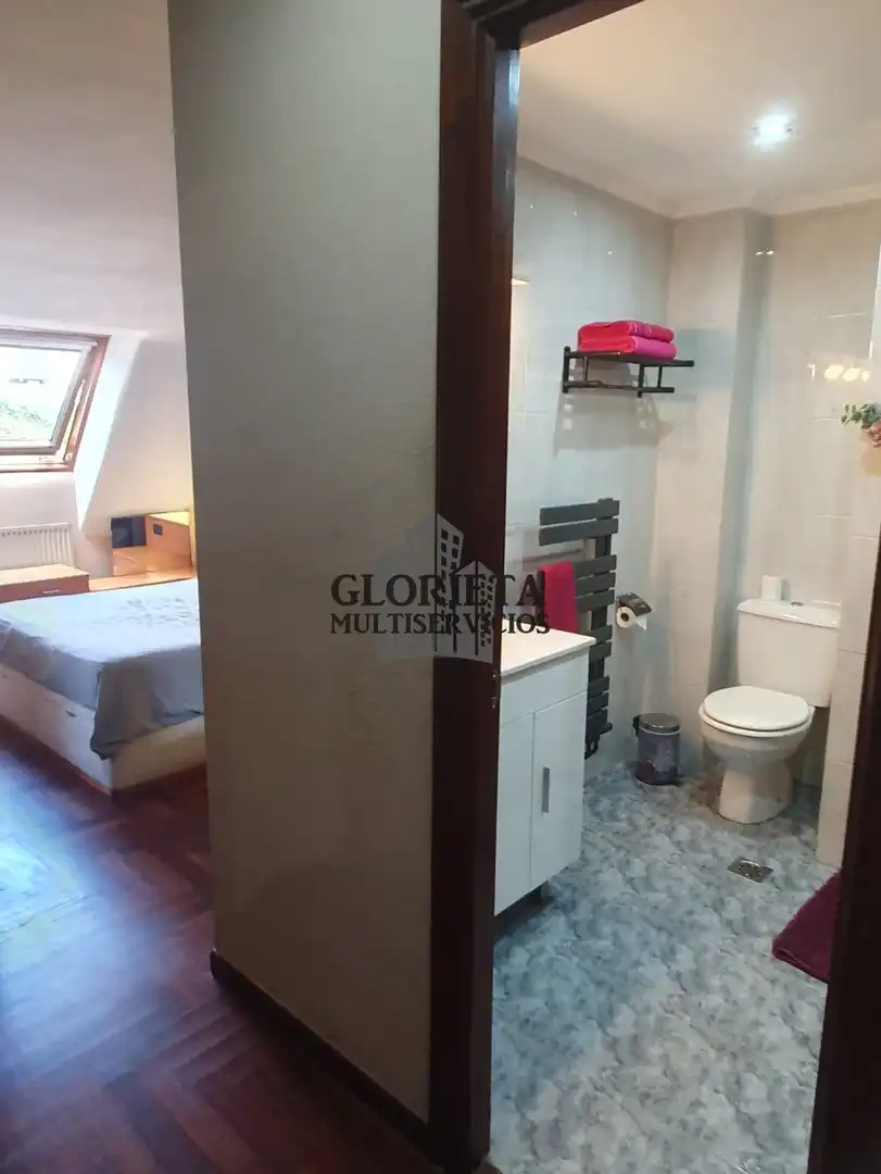Badezimmer von Dachboden zum Verkauf in Vigo  mit Klimaanlage, Heizung und Parkett