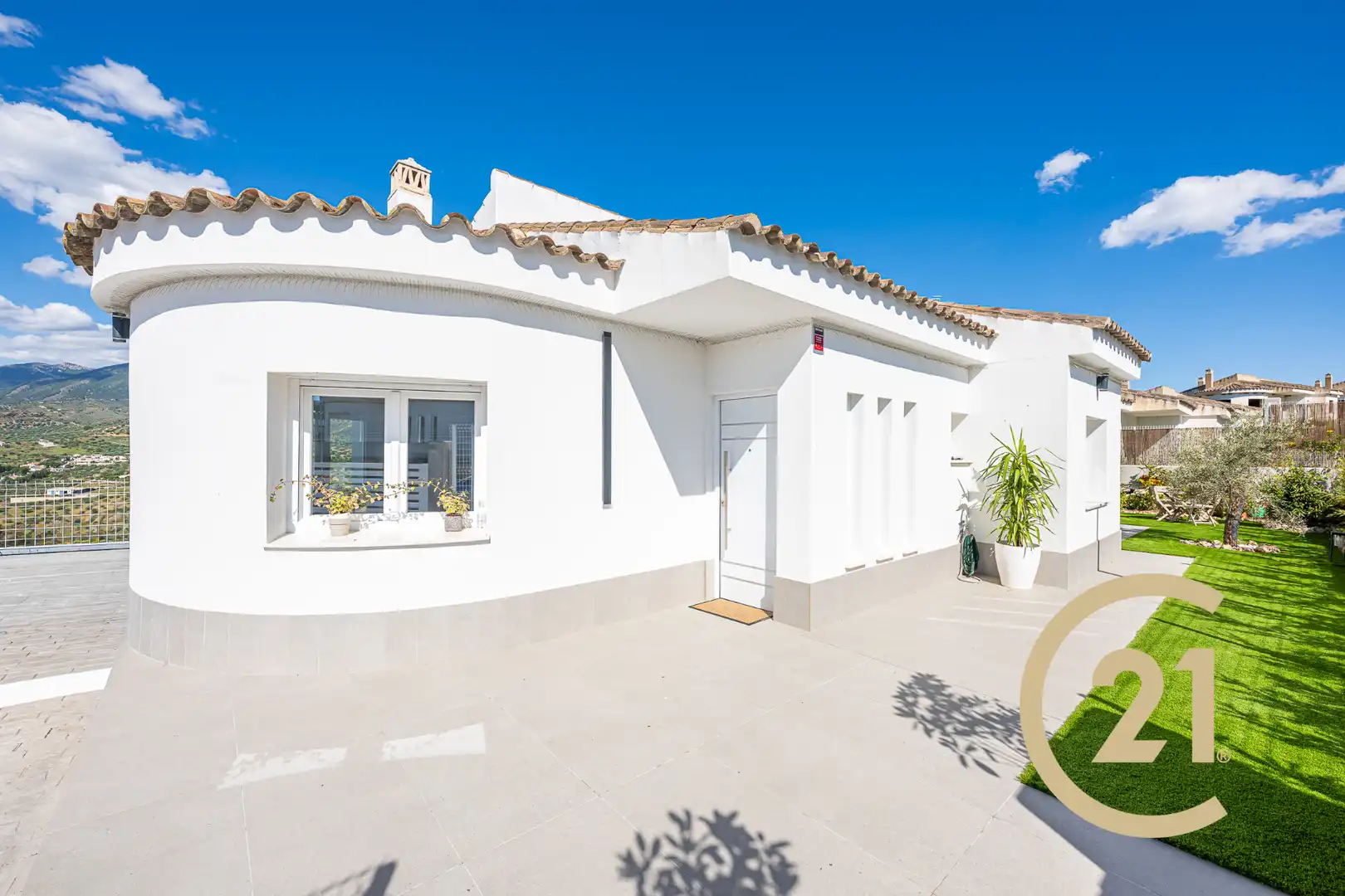 Vista exterior de Casa o xalet en venda en Viñuela amb Jardí privat, Terrassa i Traster