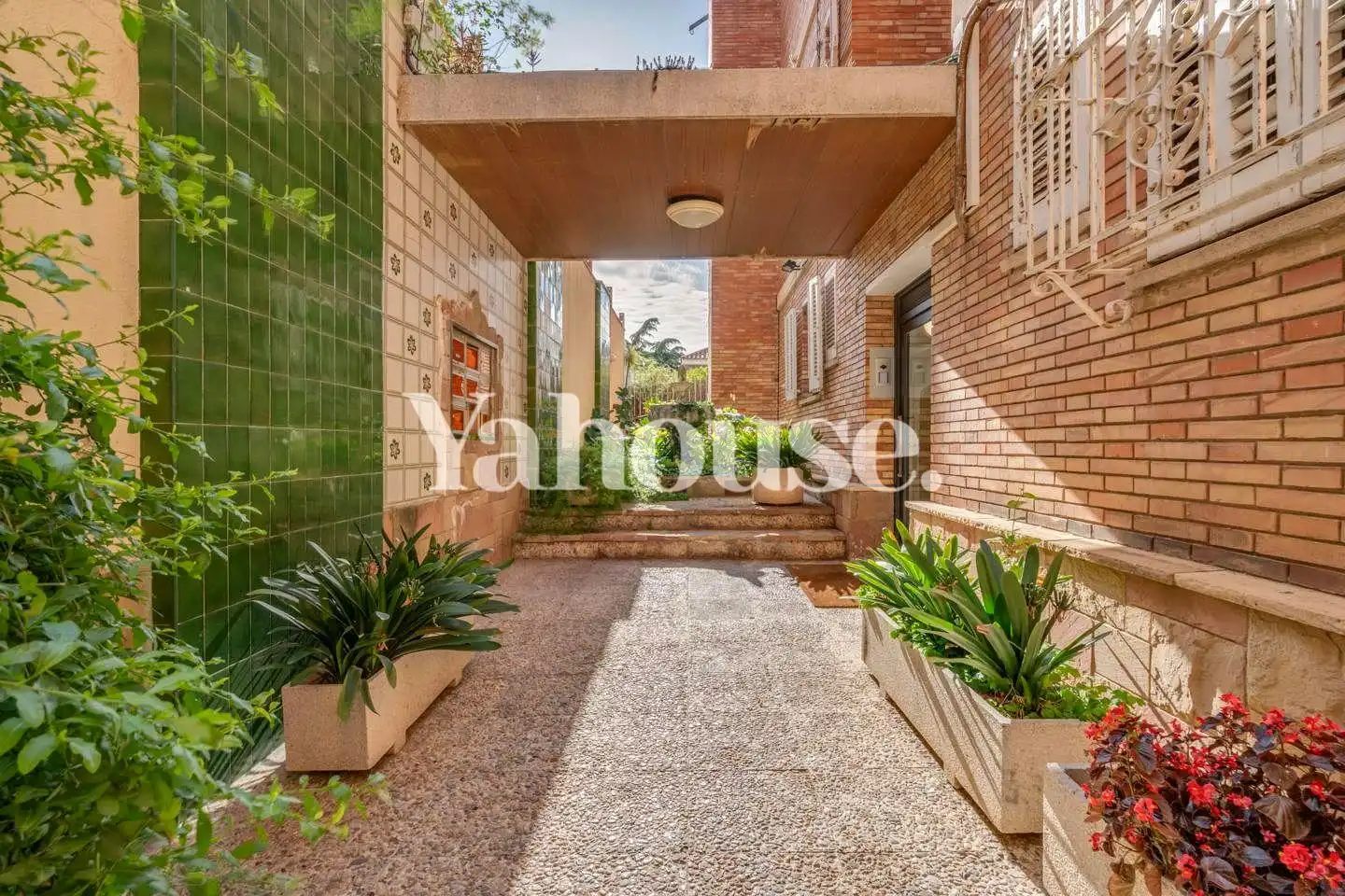 Vista exterior de Planta baixa en venda en Barcelona amb Jardí privat i Parquet