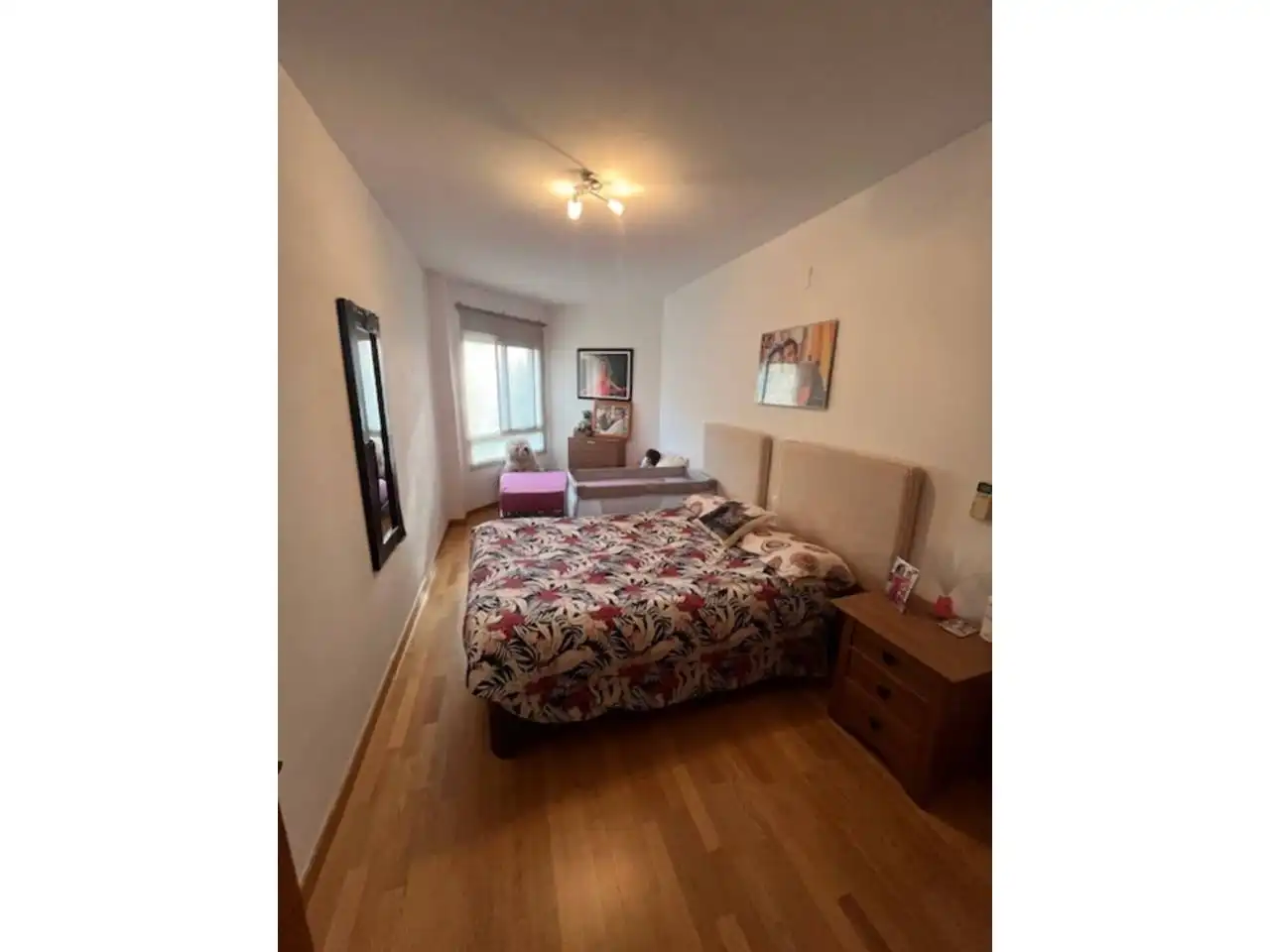 Schlafzimmer von Einfamilien-Reihenhaus zum Verkauf in Estepona mit Klimaanlage, Privatgarten und Parkett