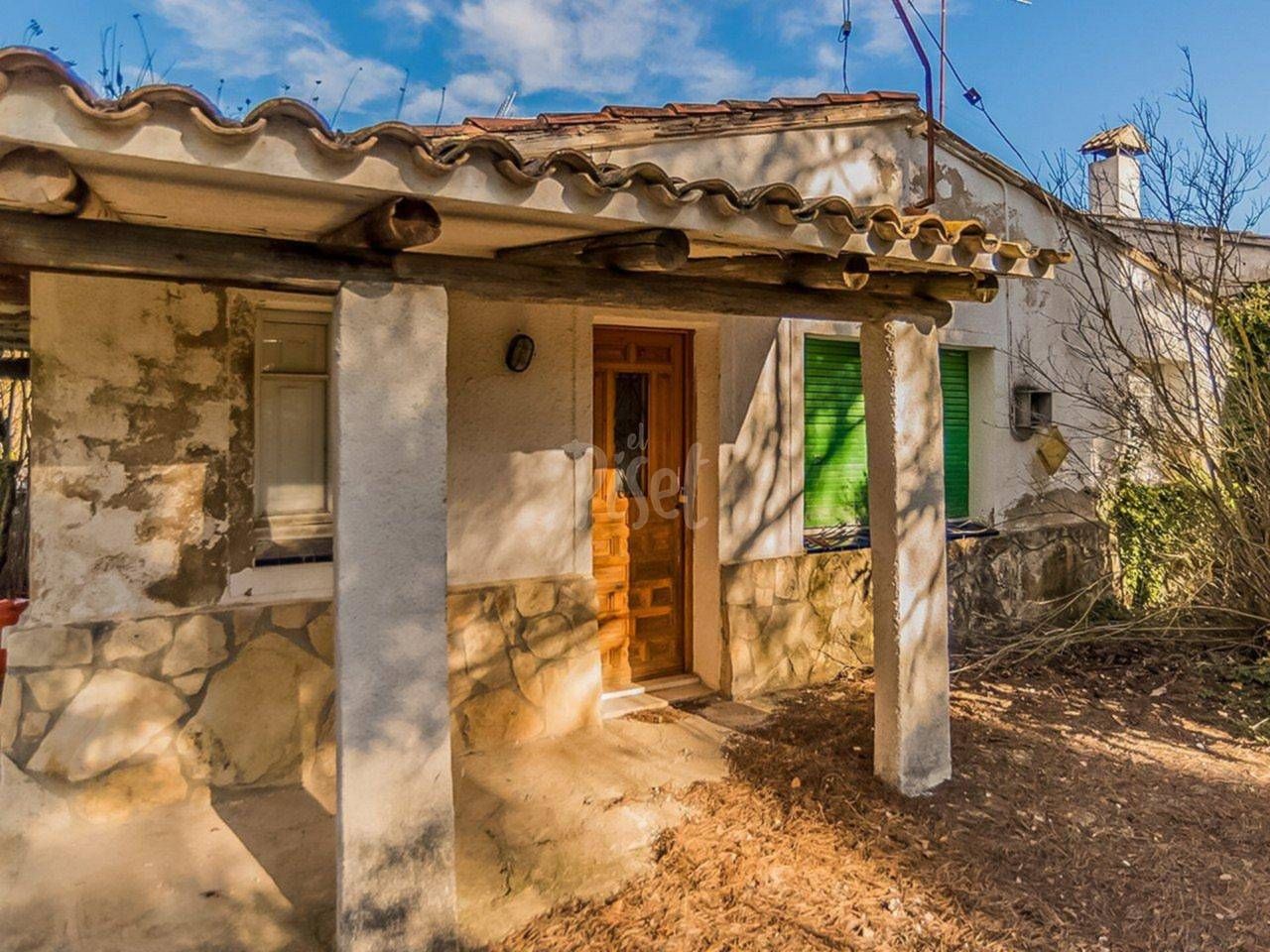 Vista exterior de Casa o xalet en venda en Querol amb Jardí privat i Piscina