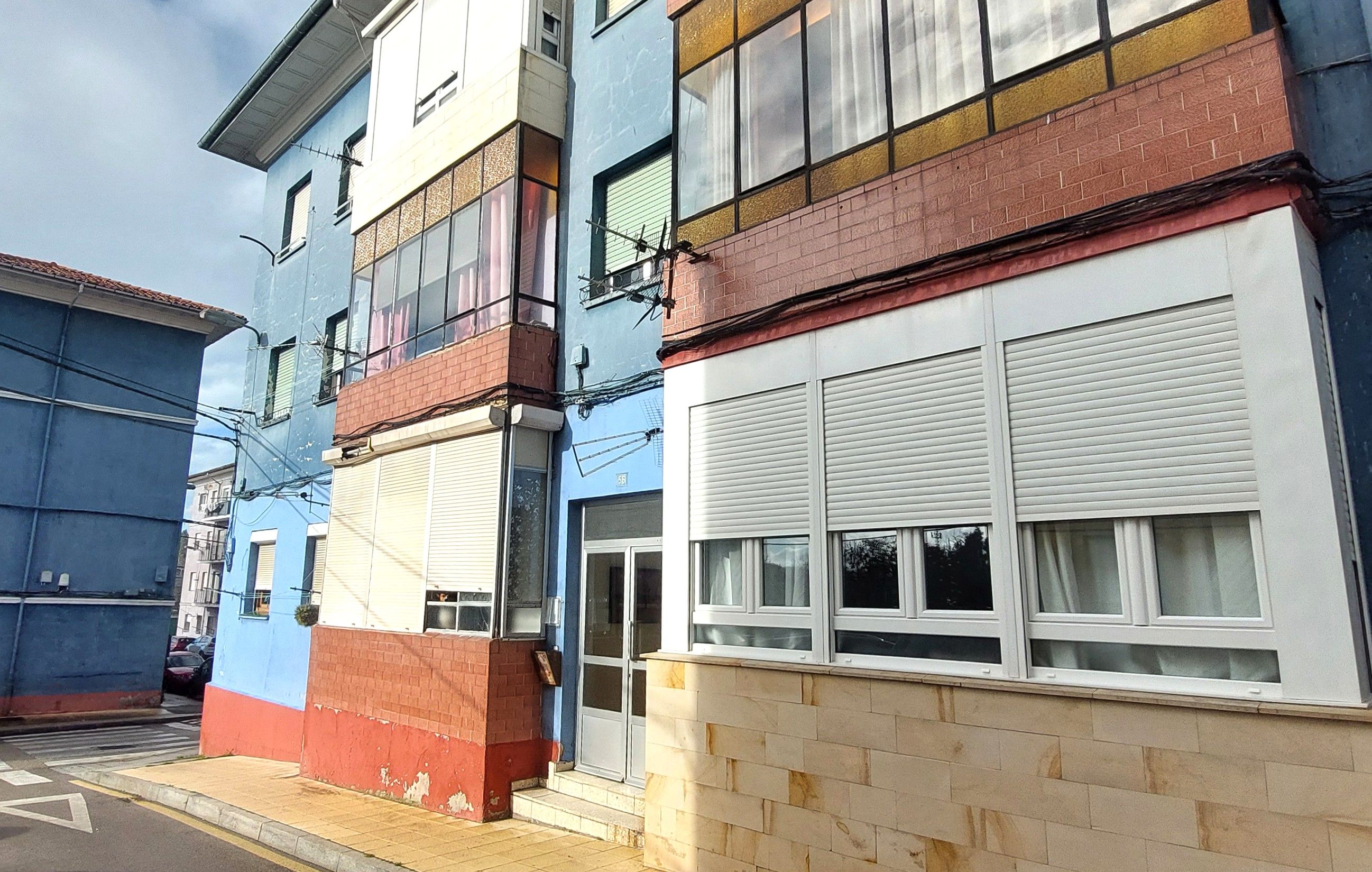 Vista exterior de Piso en venta en Torrelavega 