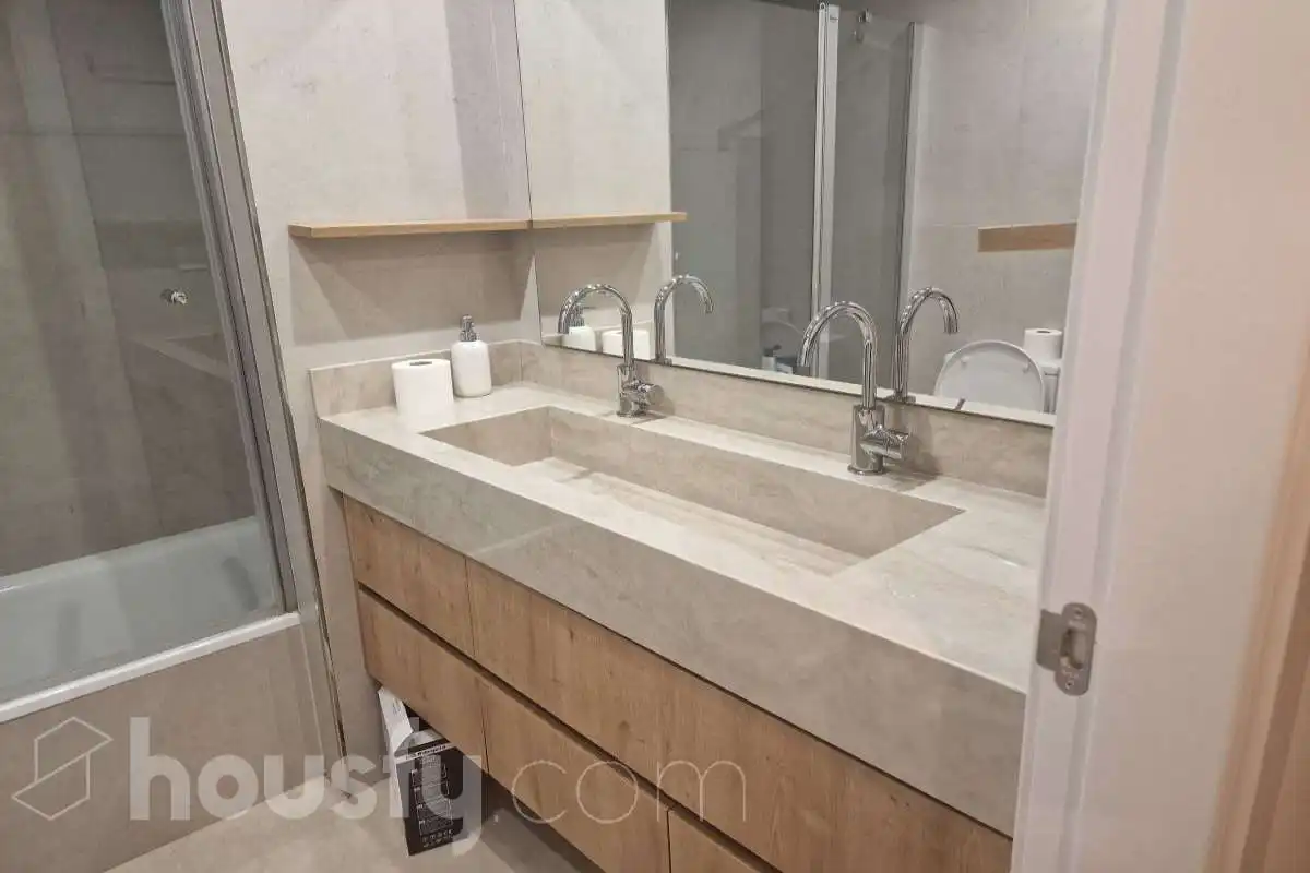 Bany de Pis de lloguer en Almería amb Aire condicionat, Calefacció i Terrassa