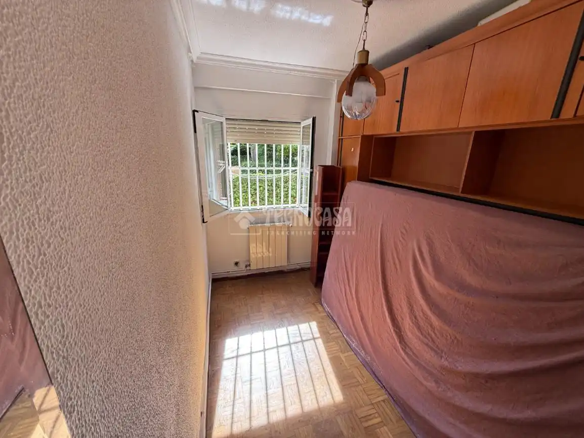 Bedroom of Flat for sale in Madrid