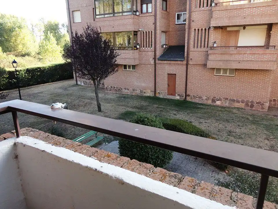 Jardín de Piso en venta en Salas de los Infantes con Calefacción, Terraza y Amueblado