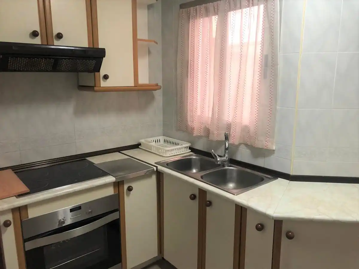 Cuina de Apartament en venda en Ciudad Real amb Calefacció, Traster i Moblat