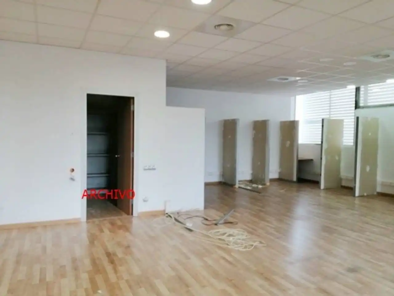 Büro zur Miete in Santa Perpètua de Mogoda mit Heizung und Alarm