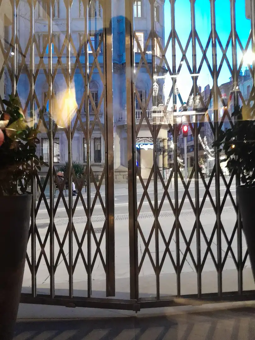 Vista exterior de Local en traspaso en Vic con Aire acondicionado, Calefacción y Amueblado