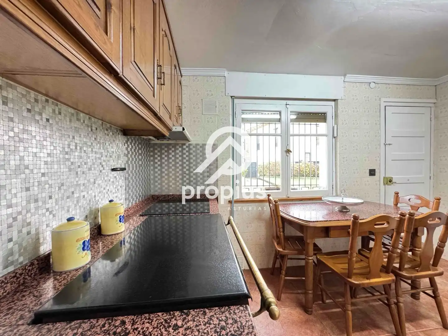 Cocina de Casa o chalet en venta en Parres con Calefacción, Jardín privado y Parquet