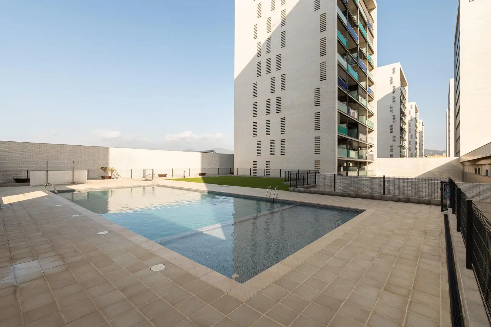 Piscina de Piso en venta en Viladecans con Aire acondicionado, Calefacción y Jardín privado