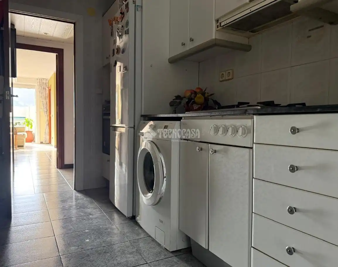 Cuina de Pis en venda en Barcelona amb Calefacció i Balcó