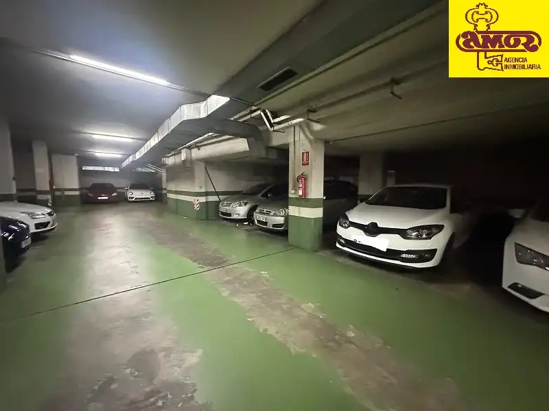 Aparcament amb ascensor en venda a Rúa de Eduardo Pondal