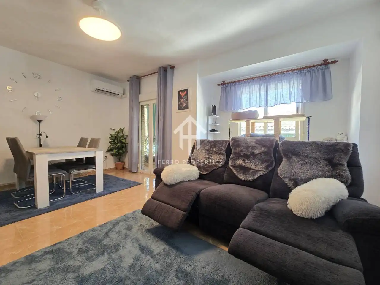 Living room of Flat for sale in Loja  with Air Conditioner, Heating and Furnished