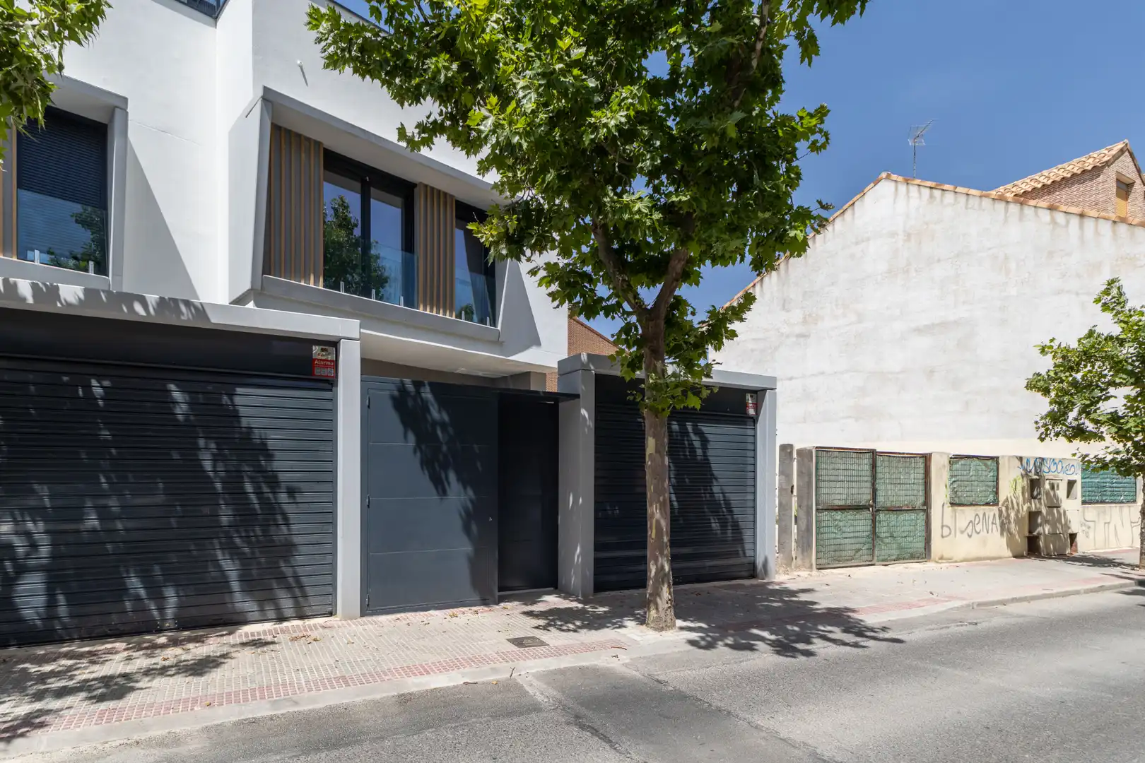 Vista exterior de Casa adosada en venda en Villanueva del Pardillo amb Aire condicionat, Jardí privat i Terrassa