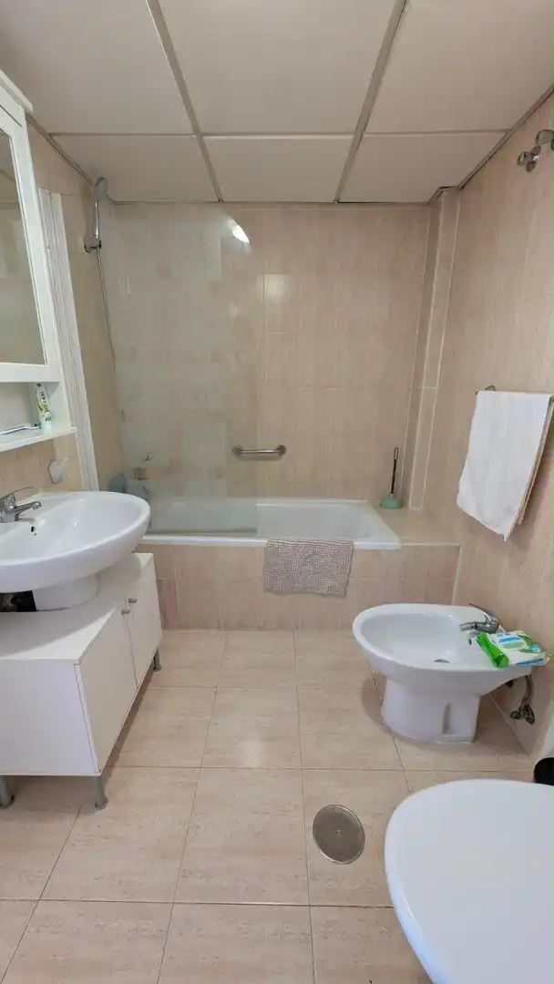 Bany de Apartament en venda en Benalmádena amb Aire condicionat, Calefacció i Jardí privat
