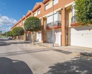 Vista exterior de Casa adosada en venda en Constantí amb Aire condicionat, Calefacció i Jardí privat