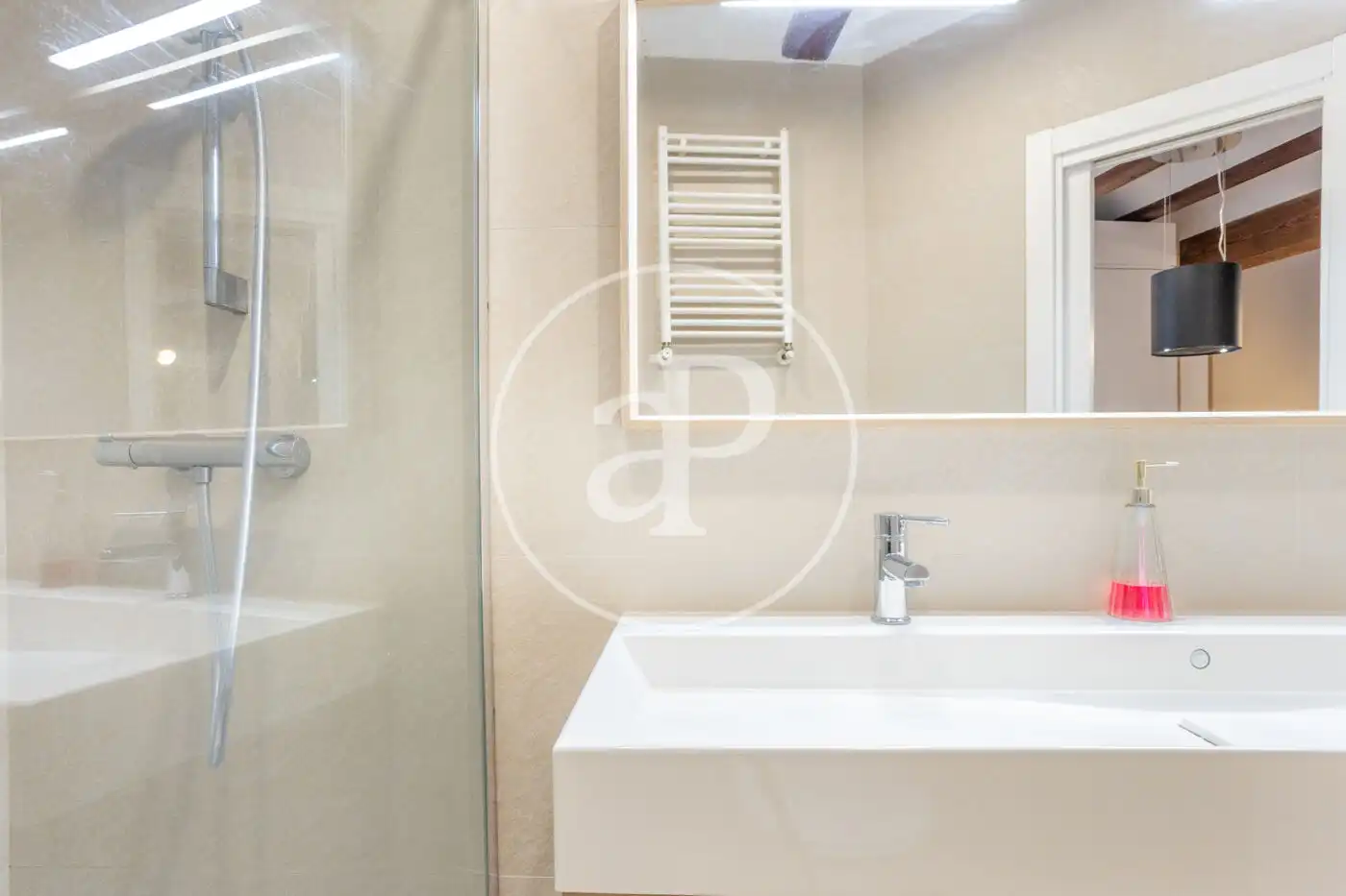 Baño de Piso de alquiler en Valencia con Aire acondicionado, Calefacción y Amueblado