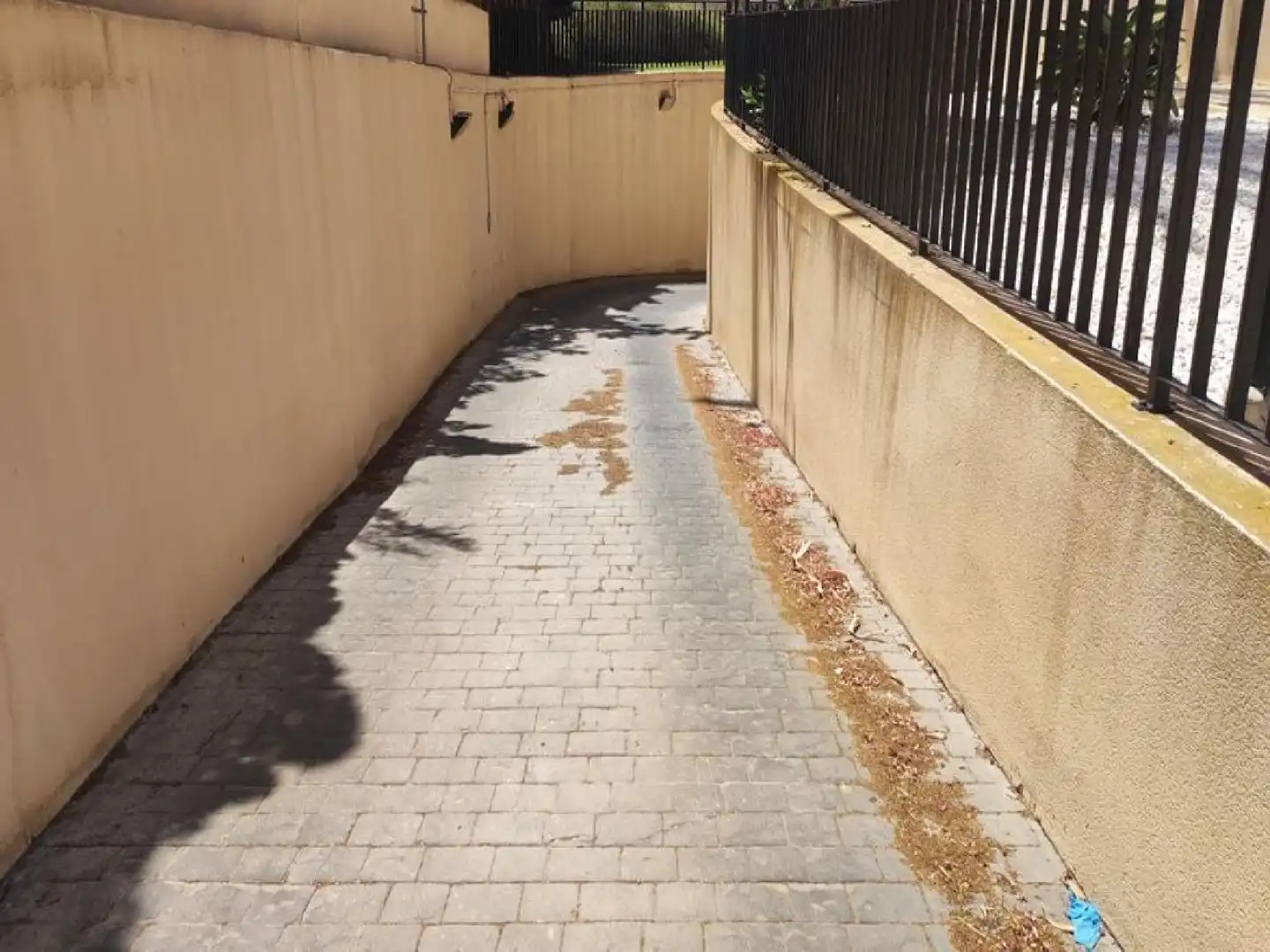 Parking de Piso en venta en Almería con Trastero y Piscina comunitaria